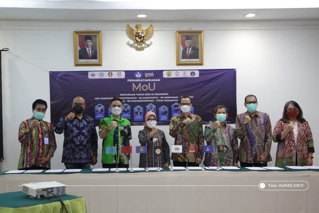 Tangkapan Lensa - Dirjen Dikti Menghadiri Penandatanganan MoU Delapan Perguruan Tinggi Seni di Indonesia