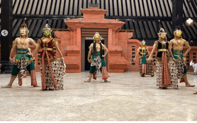 Kolaborasi FSP ISI Yogyakarta dan Museum Sonobudoyo Pentaskan Fragmen Jaya Asmara Jaya Lengkara