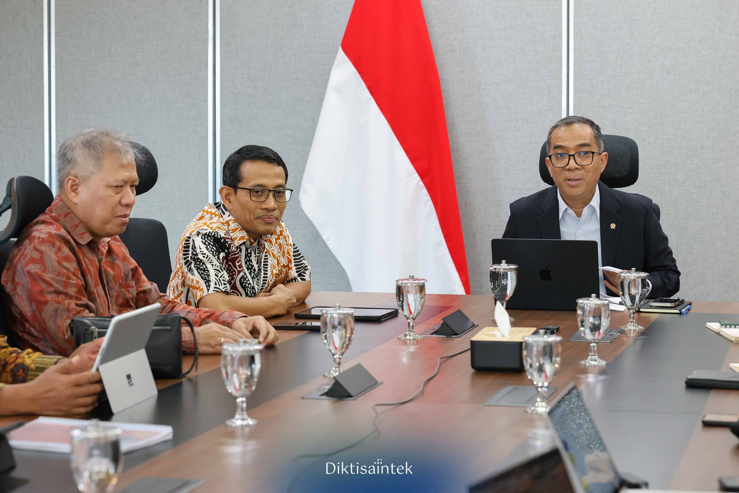 Kemdiktisaintek Dan LPDP Bahas Transformasi Beasiswa Untuk Industri Strategis Masa Depan