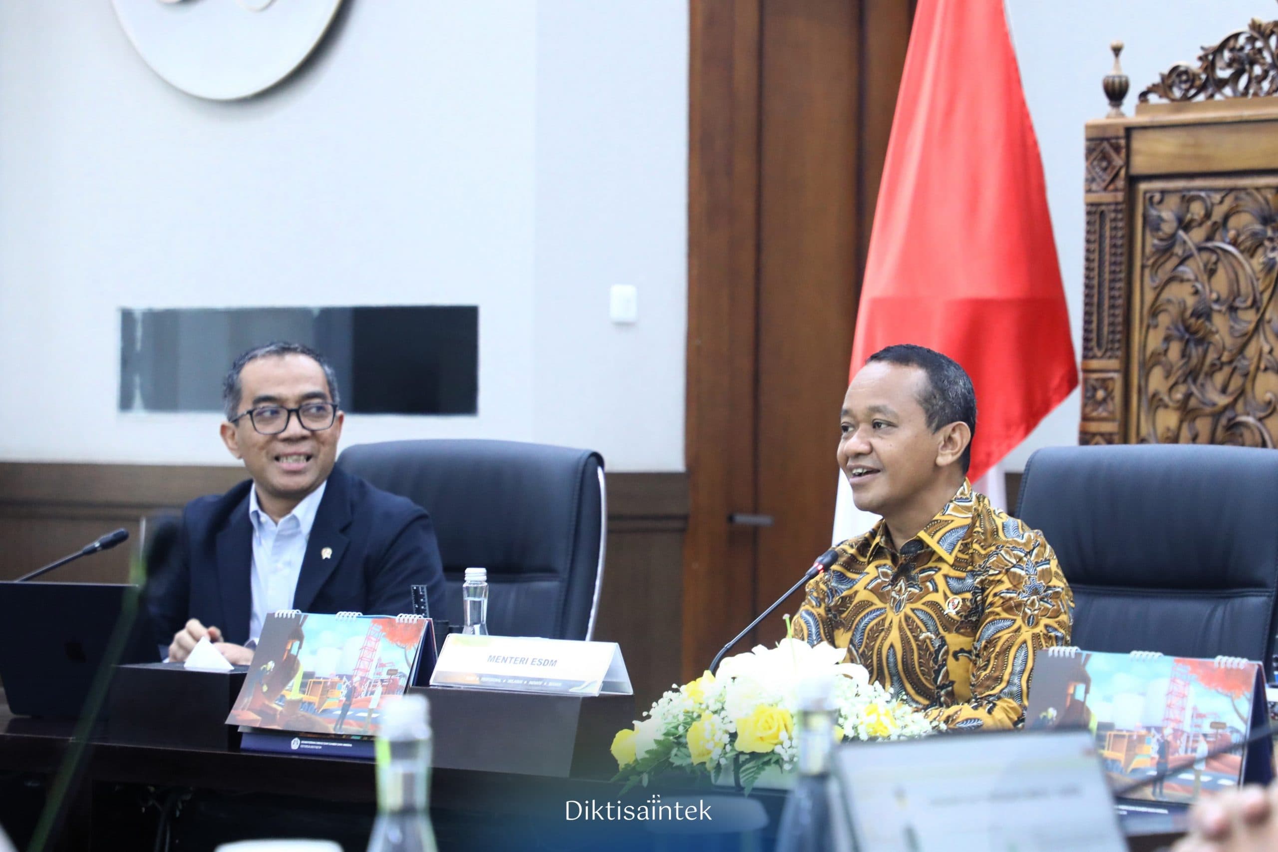 Kemdiktisaintek dan Kementerian ESDM Dorong Kemandirian Energi Nasional Lewat Program PLTS 100 GW