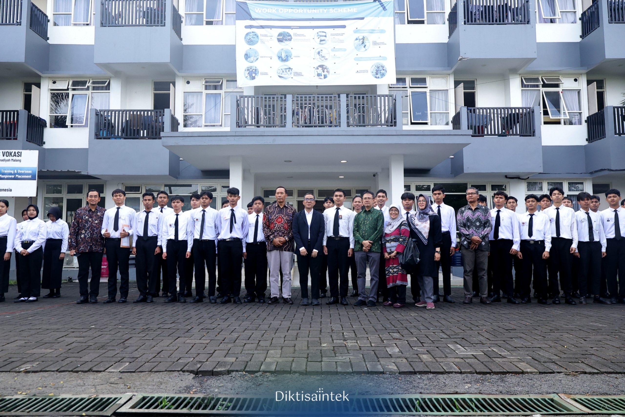 Mendiktisaintek Lepas Mahasiswa Vokasi UMM ke Jepang dan Tinjau PLTMH sebagai Wujud Kampus Mandiri Energi