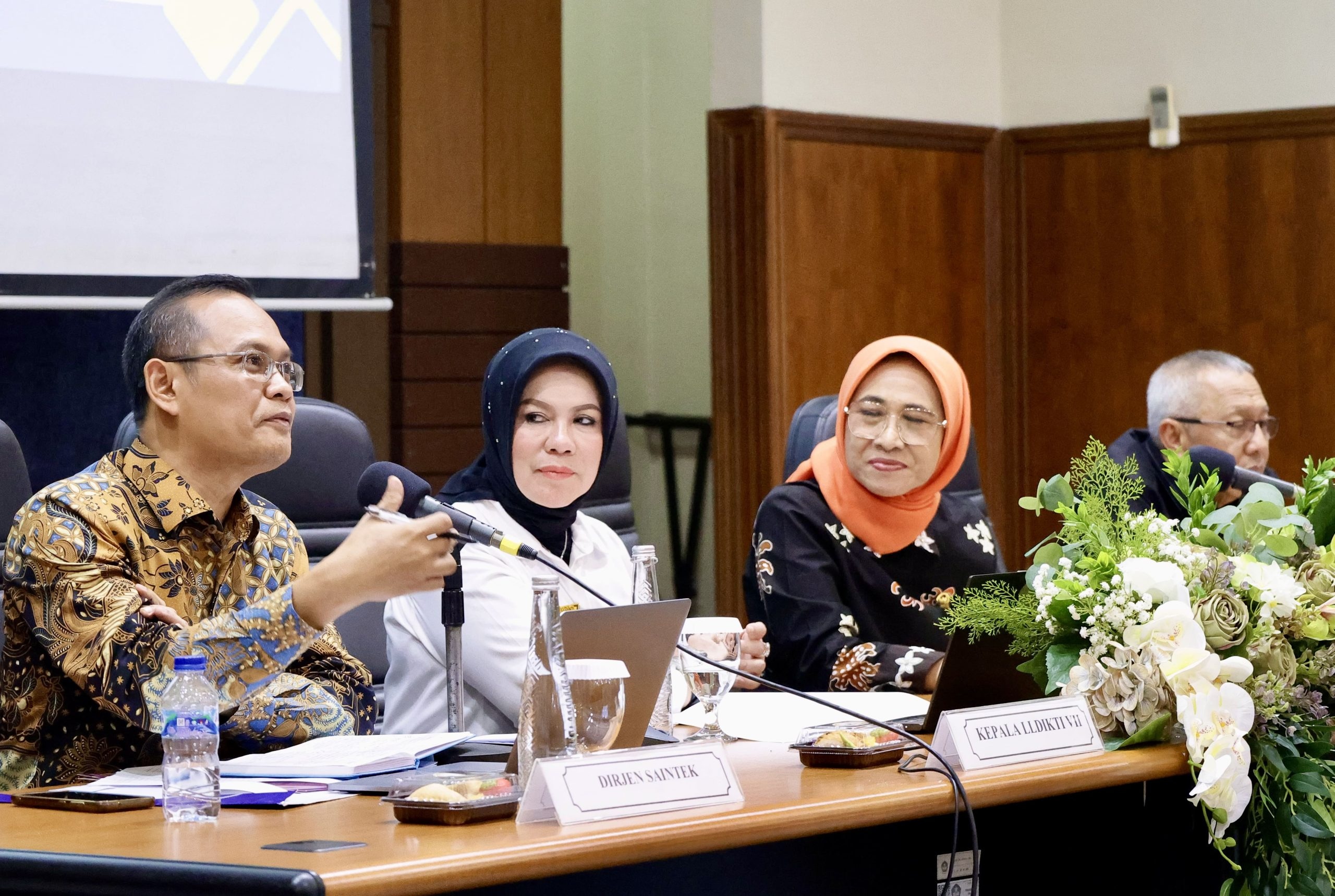 Kemdiktisaintek Dampingi Panja Komisi X DPR RI Bahas RUU Sisdiknas dalam Kunjungan Kerja ke LLDikti VII